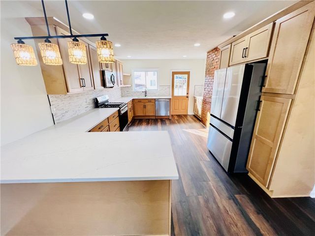 1202 Vine St, Connellsville, PA 15425