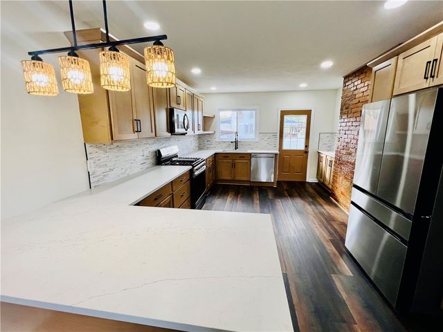 1202 Vine St, Connellsville, PA 15425