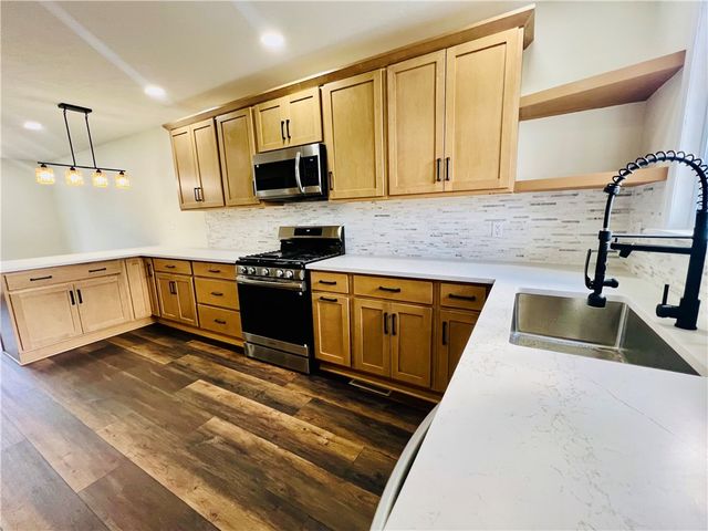 1202 Vine St, Connellsville, PA 15425