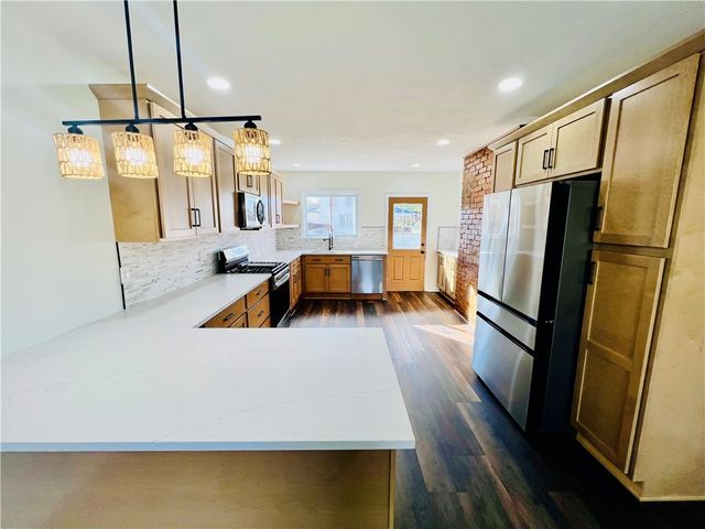 1202 Vine St, Connellsville, PA 15425