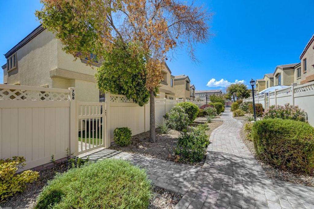 708 Cades Cove Avenue, North Las Vegas, NV 89084 — photo 2