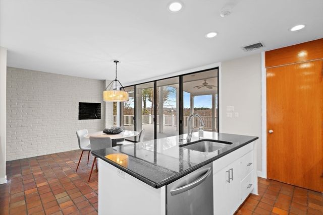 16 Huckleberry Hill Road, Lincoln, MA 01773