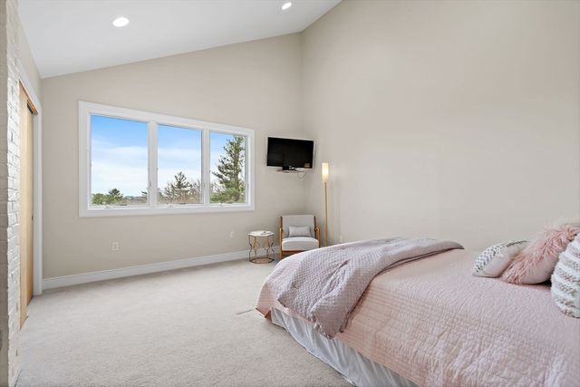 16 Huckleberry Hill Road, Lincoln, MA 01773