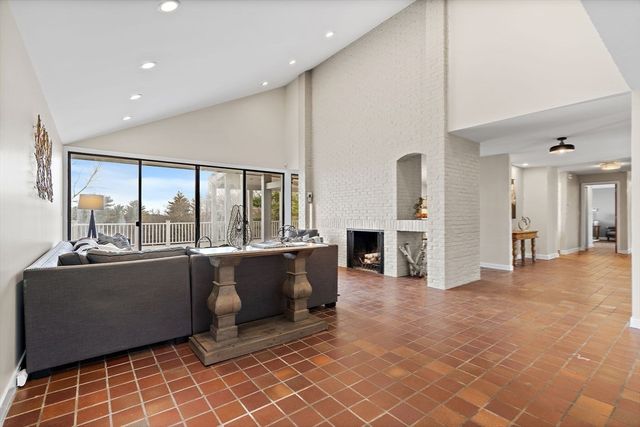 16 Huckleberry Hill Road, Lincoln, MA 01773