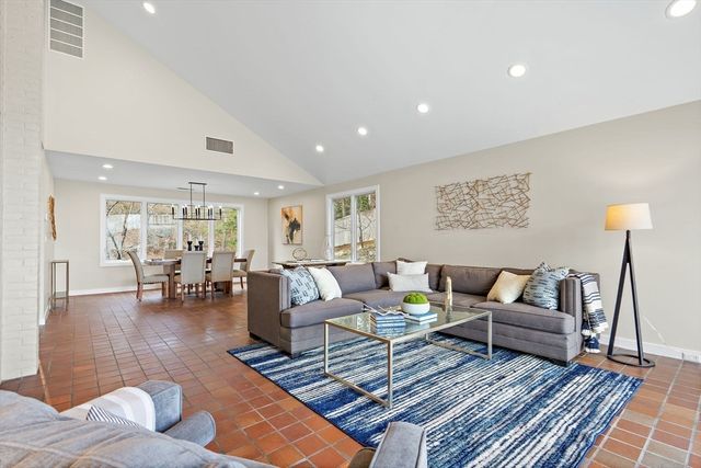 16 Huckleberry Hill Road, Lincoln, MA 01773