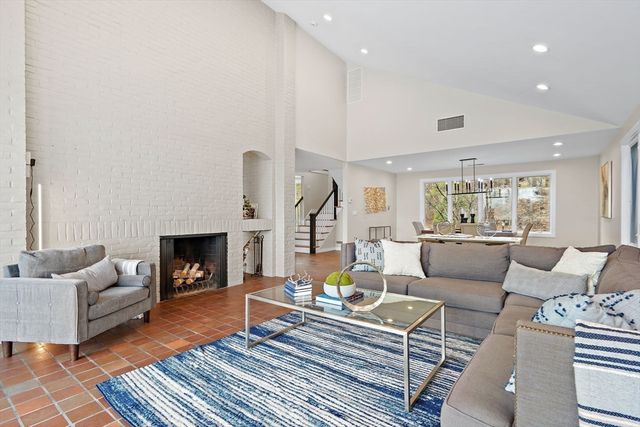 16 Huckleberry Hill Road, Lincoln, MA 01773