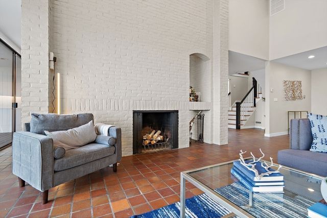 16 Huckleberry Hill Road, Lincoln, MA 01773