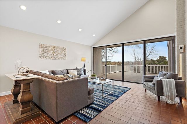 16 Huckleberry Hill Road, Lincoln, MA 01773