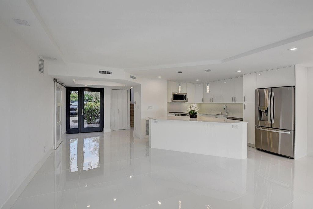 2006 Bridgewood Drive, Boca Raton, FL 33434