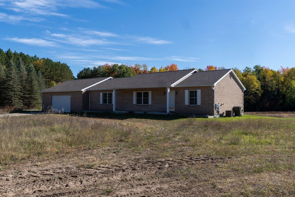 72000 E 46th Road, Clam Lake Twp, MI 49601