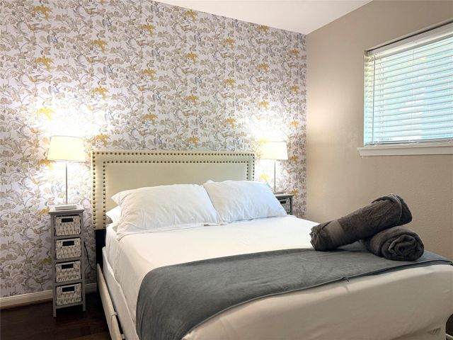 5534 Loch Lomond Drive, Houston, TX 77096