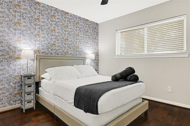 5534 Loch Lomond Drive, Houston, TX 77096