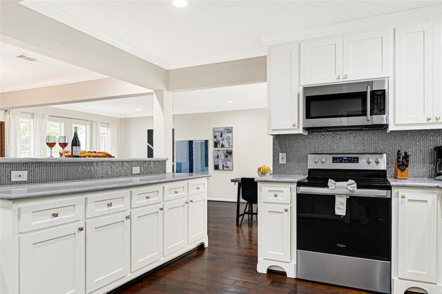 5534 Loch Lomond Drive, Houston, TX 77096