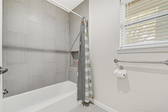 5534 Loch Lomond Drive, Houston, TX 77096