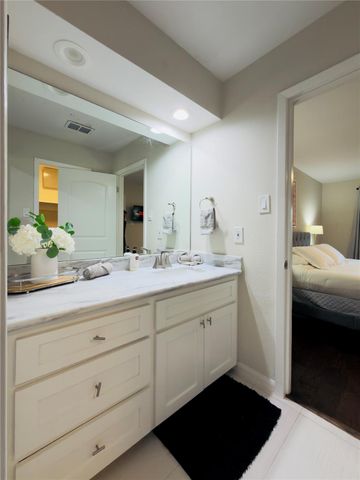 5534 Loch Lomond Drive, Houston, TX 77096