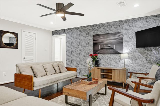 5534 Loch Lomond Drive, Houston, TX 77096
