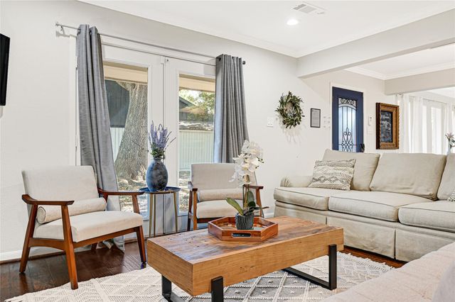 5534 Loch Lomond Drive, Houston, TX 77096