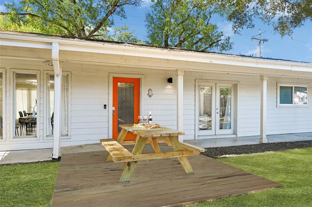 5534 Loch Lomond Drive, Houston, TX 77096