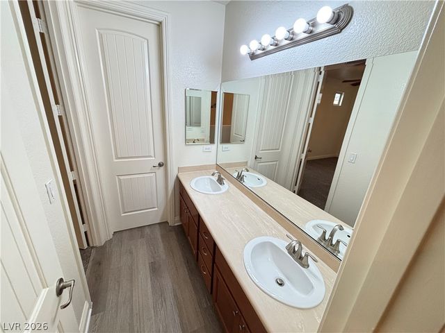 10735 Knickerbocker Avenue, Las Vegas, NV 89166