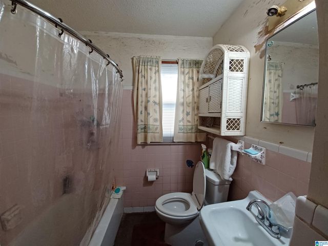 1008 26TH AVENUE N, Hueytown, AL 35023