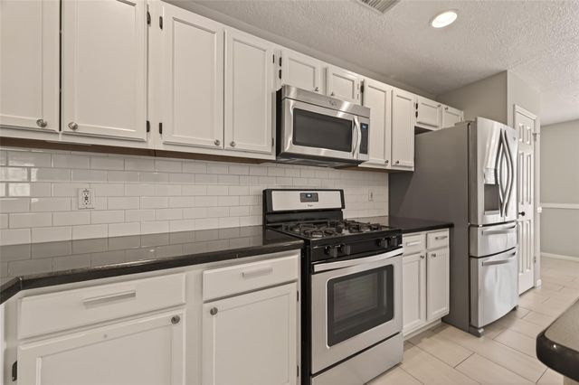 27 Lush Meadow Place, The Woodlands, TX 77381