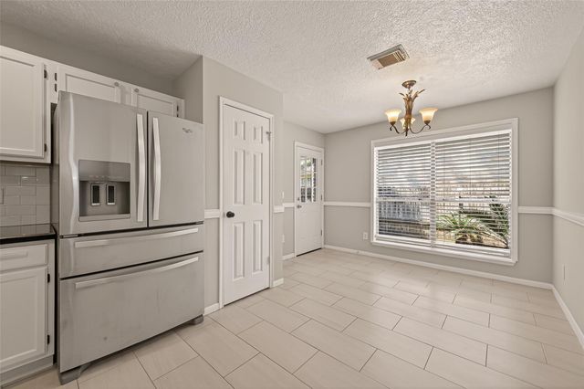 27 Lush Meadow Place, The Woodlands, TX 77381