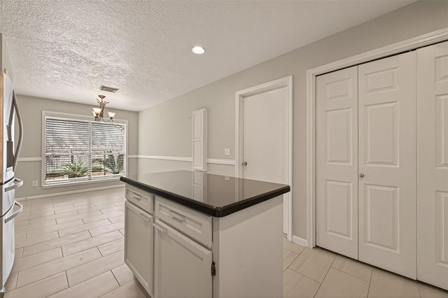 27 Lush Meadow Place, The Woodlands, TX 77381