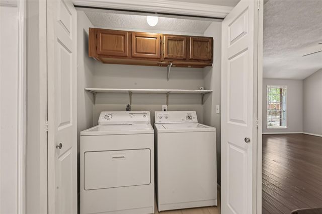 27 Lush Meadow Place, The Woodlands, TX 77381