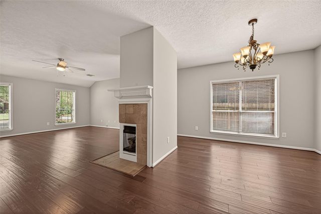 27 Lush Meadow Place, The Woodlands, TX 77381