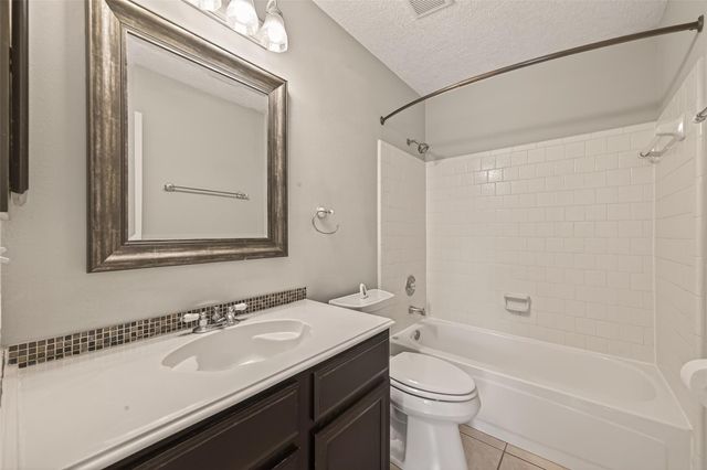 27 Lush Meadow Place, The Woodlands, TX 77381