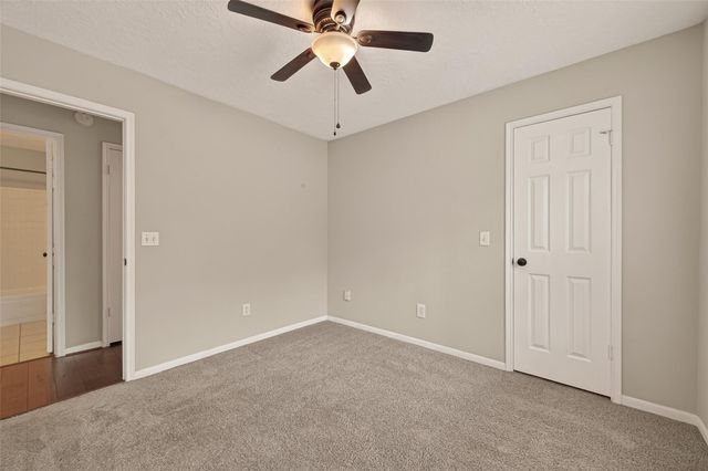 27 Lush Meadow Place, The Woodlands, TX 77381