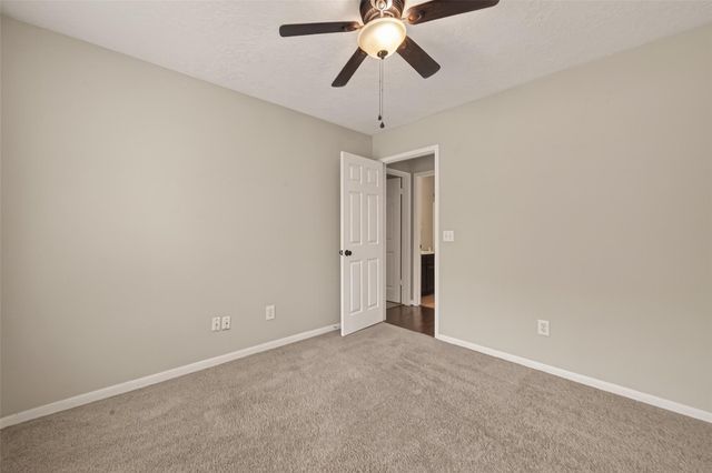 27 Lush Meadow Place, The Woodlands, TX 77381