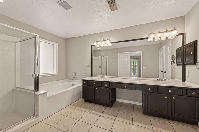 27 Lush Meadow Place, The Woodlands, TX 77381