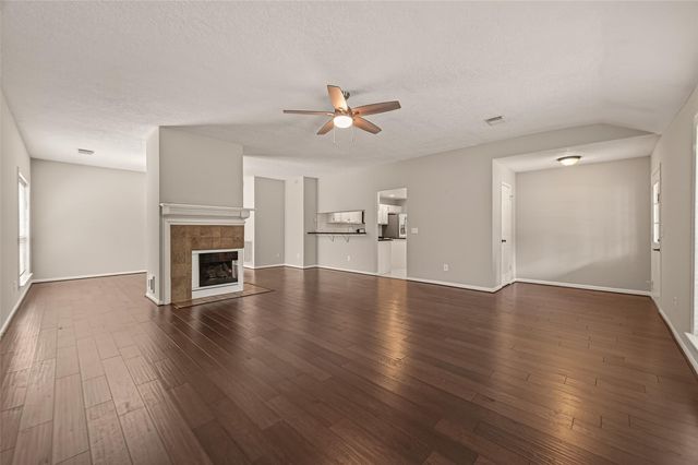 27 Lush Meadow Place, The Woodlands, TX 77381