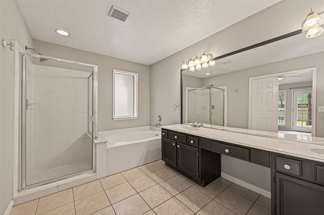 27 Lush Meadow Place, The Woodlands, TX 77381