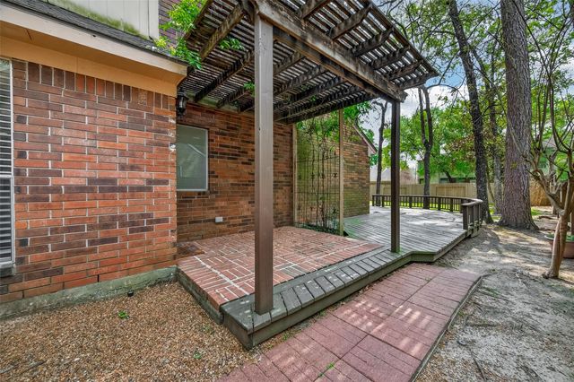 27 Lush Meadow Place, The Woodlands, TX 77381