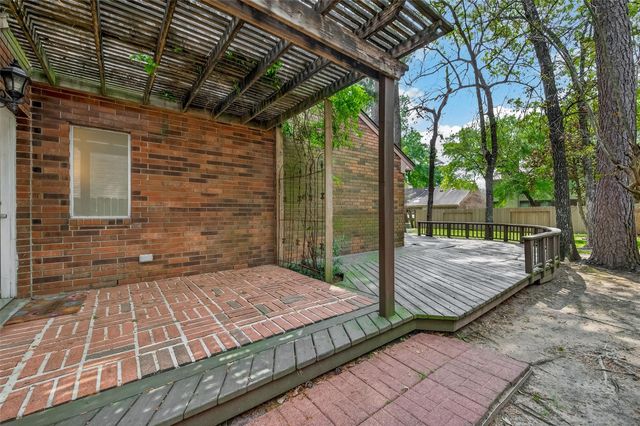 27 Lush Meadow Place, The Woodlands, TX 77381