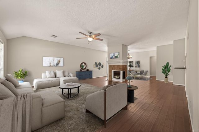 27 Lush Meadow Place, The Woodlands, TX 77381