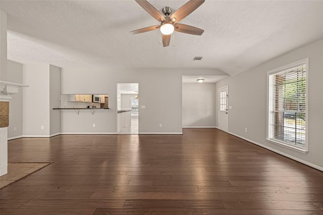 27 Lush Meadow Place, The Woodlands, TX 77381