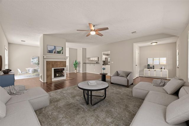 27 Lush Meadow Place, The Woodlands, TX 77381