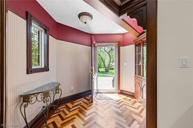 6736 Big Creek Parkway, Middleburg Heights, OH 44130