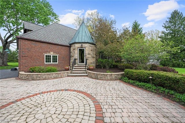 6736 Big Creek Parkway, Middleburg Heights, OH 44130