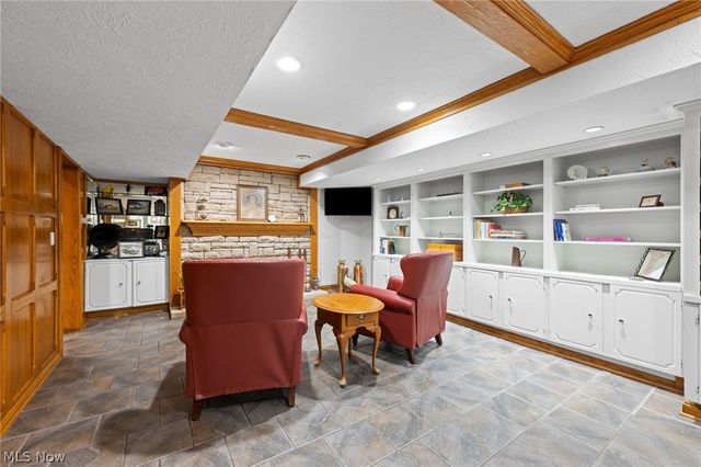 6736 Big Creek Parkway, Middleburg Heights, OH 44130