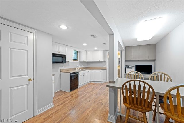 6736 Big Creek Parkway, Middleburg Heights, OH 44130