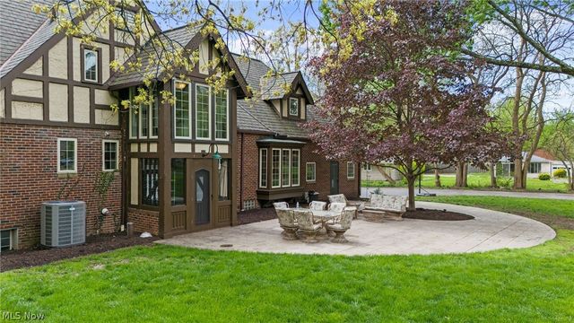 6736 Big Creek Parkway, Middleburg Heights, OH 44130