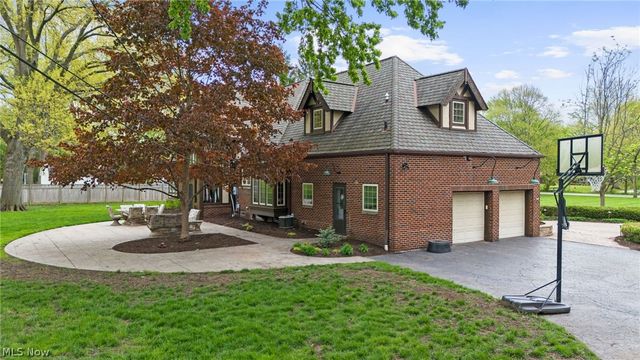 6736 Big Creek Parkway, Middleburg Heights, OH 44130