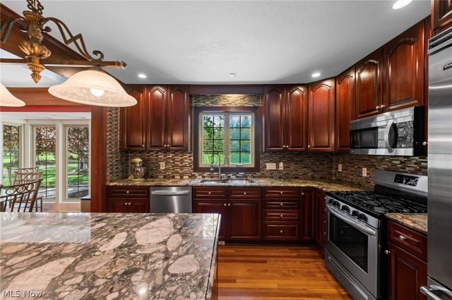 6736 Big Creek Parkway, Middleburg Heights, OH 44130