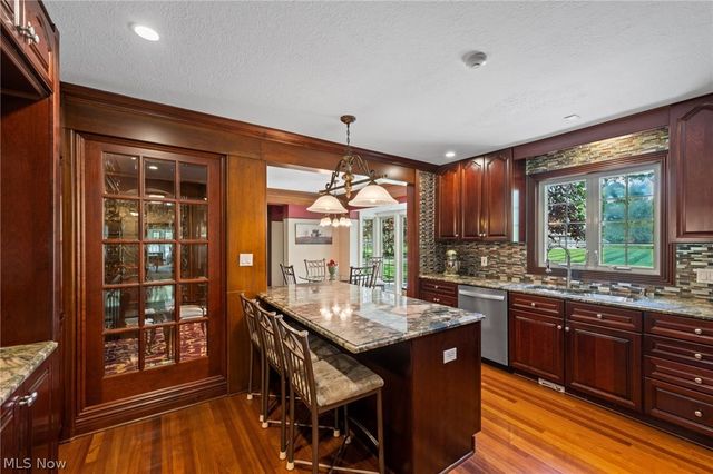 6736 Big Creek Parkway, Middleburg Heights, OH 44130