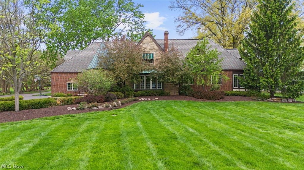 6736 Big Creek Parkway, Middleburg Heights, OH 44130