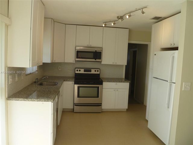 6580 Grant St, Hollywood, FL 33024